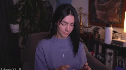 Snapshot of hollylinder_ chatting on May 27, 2026, 12:40 am Holly Linder online show from May 27, 2026, 12:40 am