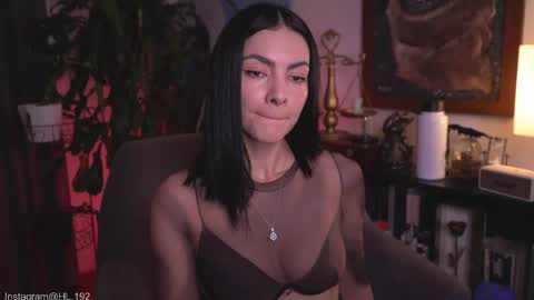 Snapshot of hollylinder_ chatting on May 28, 2026, 12:41 am Holly Linder online show from May 28, 2026, 12:41 am