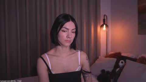 Snapshot of hollylinder_ chatting on July 1, 2026, 2:02 am Holly Linder online show from July 1, 2026, 2:02 am
