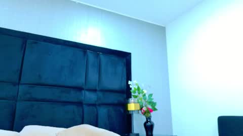 Holly online show from June 10, 2026, 7:35 pm