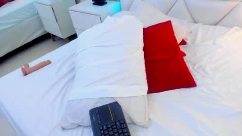 Holly online show from July 2, 2026, 1:27 am