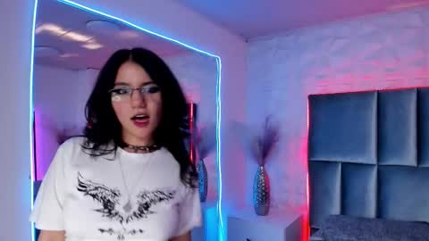 hollypeach_ online show from January 12, 2026, 7:41 pm