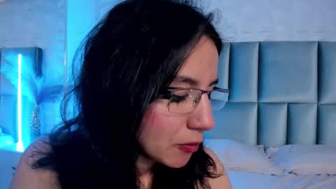 hollypeach_ online show from February 12, 2026, 8:04 pm