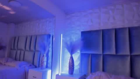 hollypeach_ online show from March 12, 2026, 9:32 pm