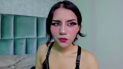 hollypeach_ online show from April 30, 2026, 8:57 pm