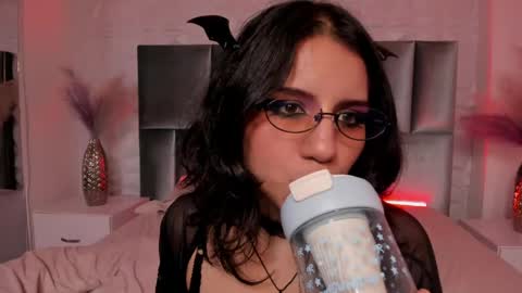 Snapshot of hollypeach_ chatting on May 5, 2026, 12:07 am hollypeach_ online show from May 5, 2026, 12:07 am