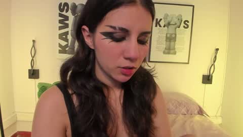 Snapshot of hollypeach_ chatting on June 4, 2026, 7:42 pm hollypeach_ online show from June 4, 2026, 7:42 pm