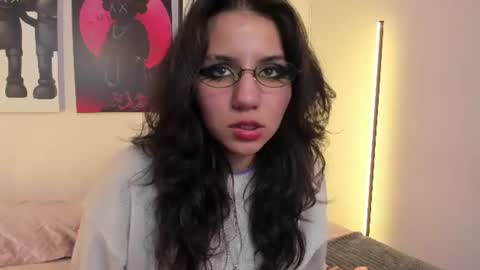 Snapshot of hollypeach_ chatting on June 10, 2026, 7:46 pm hollypeach_ online show from June 10, 2026, 7:46 pm