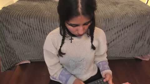 Snapshot of hollypeach_ chatting on June 11, 2026, 12:32 am hollypeach_ online show from June 11, 2026, 12:32 am