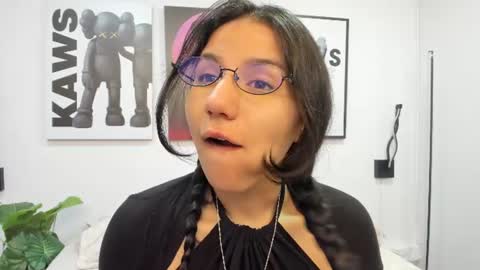 Snapshot of hollypeach_ chatting on June 15, 2026, 7:49 pm hollypeach_ online show from June 15, 2026, 7:49 pm