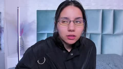 Snapshot of hollypeach_ chatting on June 29, 2026, 6:41 am hollypeach_ online show from June 29, 2026, 6:41 am
