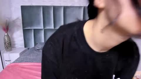 Snapshot of hollypeach_ chatting on June 30, 2026, 8:10 pm hollypeach_ online show from June 30, 2026, 8:10 pm