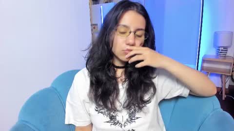 Snapshot of hollypeach_ chatting on July 12, 2026, 5:15 pm hollypeach_ online show from July 12, 2026, 5:15 pm