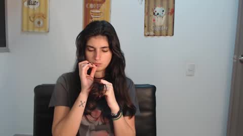 hollyshit_ online show from February 20, 2025, 12:30 am