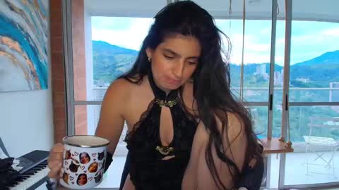 hollyshit_ online show from October 5, 2025, 10:40 pm