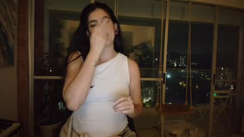 hollyshit_ online show from April 28, 2026, 2:27 am
