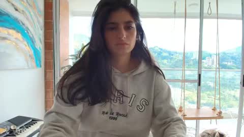 hollyshit_ online show from May 18, 2026, 7:41 pm