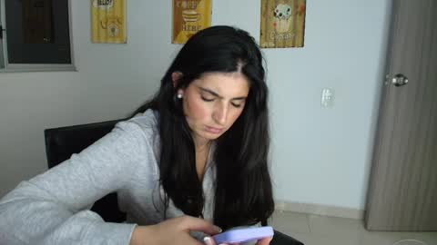hollyshit_ online show from May 20, 2026, 12:50 am