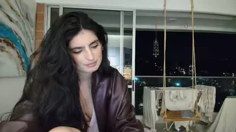 hollyshit_ online show from June 14, 2026, 2:24 am