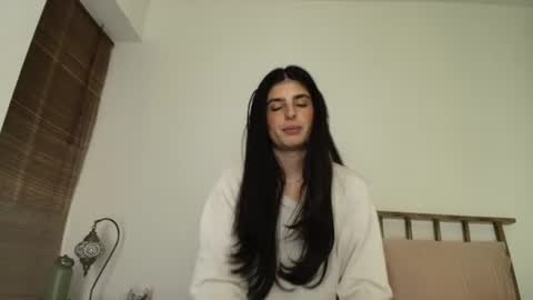 hollyshit_ online show from August 4, 2026, 1:53 am