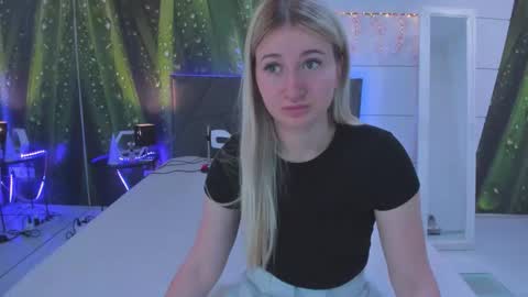 HollyTaillor online show from June 7, 2026, 5:11 am