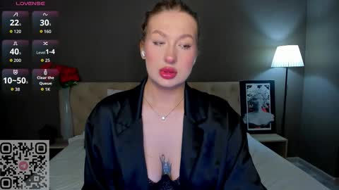 Snapshot of hollyylee chatting on September 18, 2025, 12:23 am Emma online show from September 18, 2025, 12:23 am