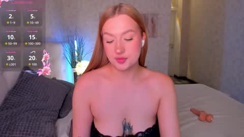 Snapshot of hollyylee chatting on November 15, 2025, 1:25 am Emma online show from November 15, 2025, 1:25 am