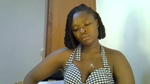 holy_ebony online show from April 28, 2026, 2:49 am