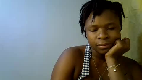 holy_ebony online show from June 15, 2026, 3:31 am