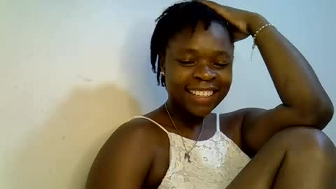 holy_ebony online show from June 15, 2026, 4:42 pm