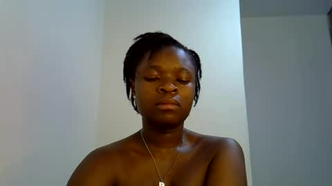 holy_ebony online show from June 16, 2026, 4:48 am