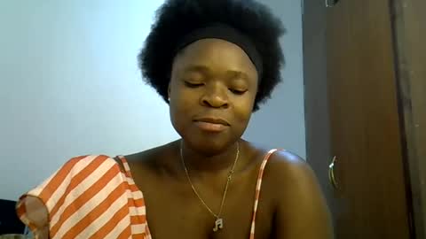 Snapshot of holy_ebony chatting on June 19, 2026, 7:17 pm holy_ebony online show from June 19, 2026, 7:17 pm