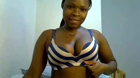 Snapshot of holy_ebony chatting on July 24, 2026, 6:39 pm holy_ebony online show from July 24, 2026, 6:39 pm