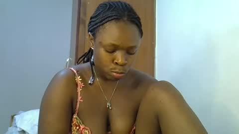 Snapshot of holy_ebony chatting on July 28, 2026, 7:39 pm holy_ebony online show from July 28, 2026, 7:39 pm