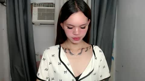 Snapshot of holy_maxine chatting on May 30, 2026, 8:33 am holy_maxine online show from May 30, 2026, 8:33 am