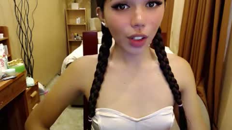 holy_molly1 online show from May 20, 2026, 5:02 am