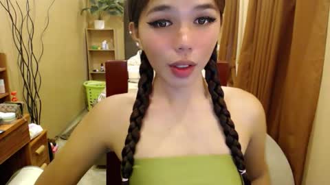 holy_molly1 online show from May 22, 2026, 3:46 am
