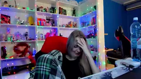 Snapshot of holy_rumi chatting on December 14, 2025, 10:20 am Rumi online show from December 14, 2025, 10:20 am