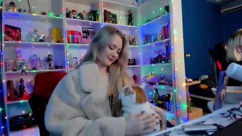 Snapshot of holy_rumi chatting on December 17, 2025, 11:16 am Rumi online show from December 17, 2025, 11:16 am