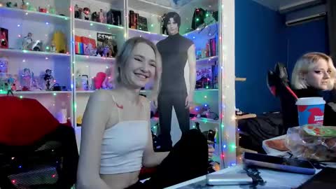 Snapshot of holy_rumi chatting on December 23, 2025, 11:08 am Rumi online show from December 23, 2025, 11:08 am