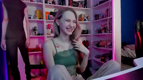 Snapshot of holy_rumi chatting on January 16, 2026, 11:03 am Rumi online show from January 16, 2026, 11:03 am