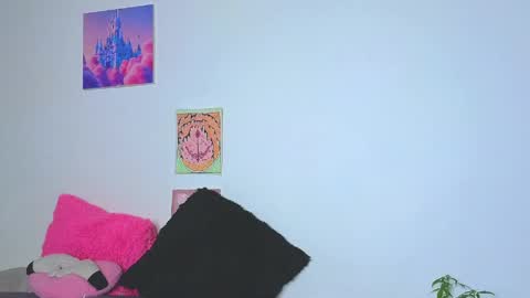 Snapshot of holy_taby_ chatting on May 18, 2026, 11:43 pm online show from May 18, 2026, 11:43 pm