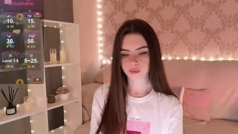Mia online show from May 1, 2026, 3:44 am