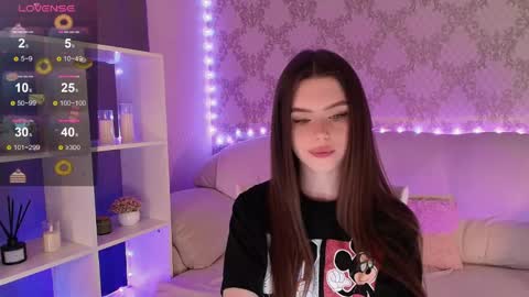 Mia online show from May 2, 2026, 3:44 am