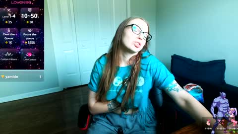 Snapshot of holyweed420 chatting on February 4, 2025, 6:27 pm Viktoria online show from February 4, 2025, 6:27 pm