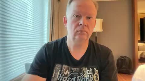 Snapshot of hommelpong chatting on December 18, 2025, 7:25 am Daffy online show from December 18, 2025, 7:25 am