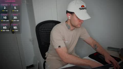 Snapshot of honestandrew chatting on April 2, 2026, 3:59 am Andrew online show from April 2, 2026, 3:59 am