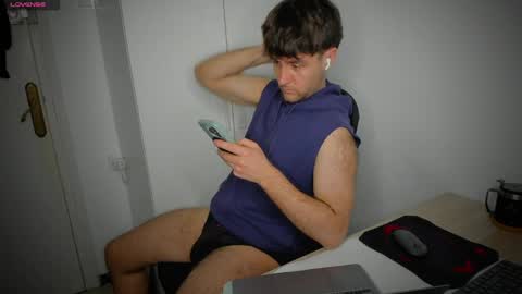 Snapshot of honestandrew chatting on April 7, 2026, 8:09 pm Andrew online show from April 7, 2026, 8:09 pm