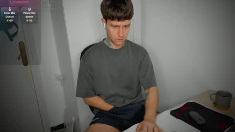 Snapshot of honestandrew chatting on April 11, 2026, 6:51 am Andrew online show from April 11, 2026, 6:51 am