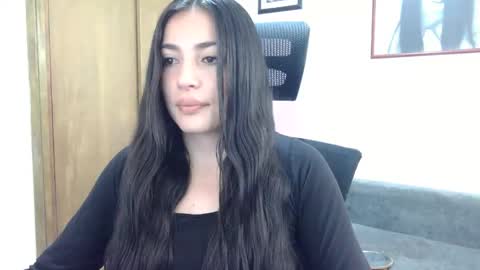Snapshot of honey_aynur chatting on April 18, 2026, 7:07 pm Honey Aynu online show from April 18, 2026, 7:07 pm
